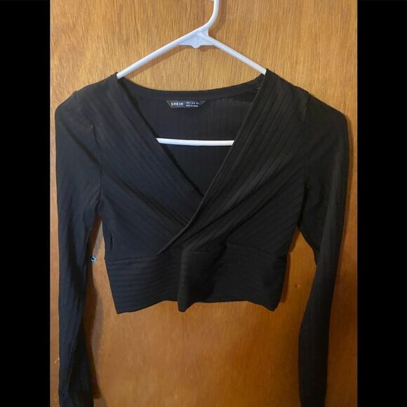 Shein crop top - Picture 1 of 4